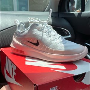 Woman’s Nike Air Max Axis - White and Pink